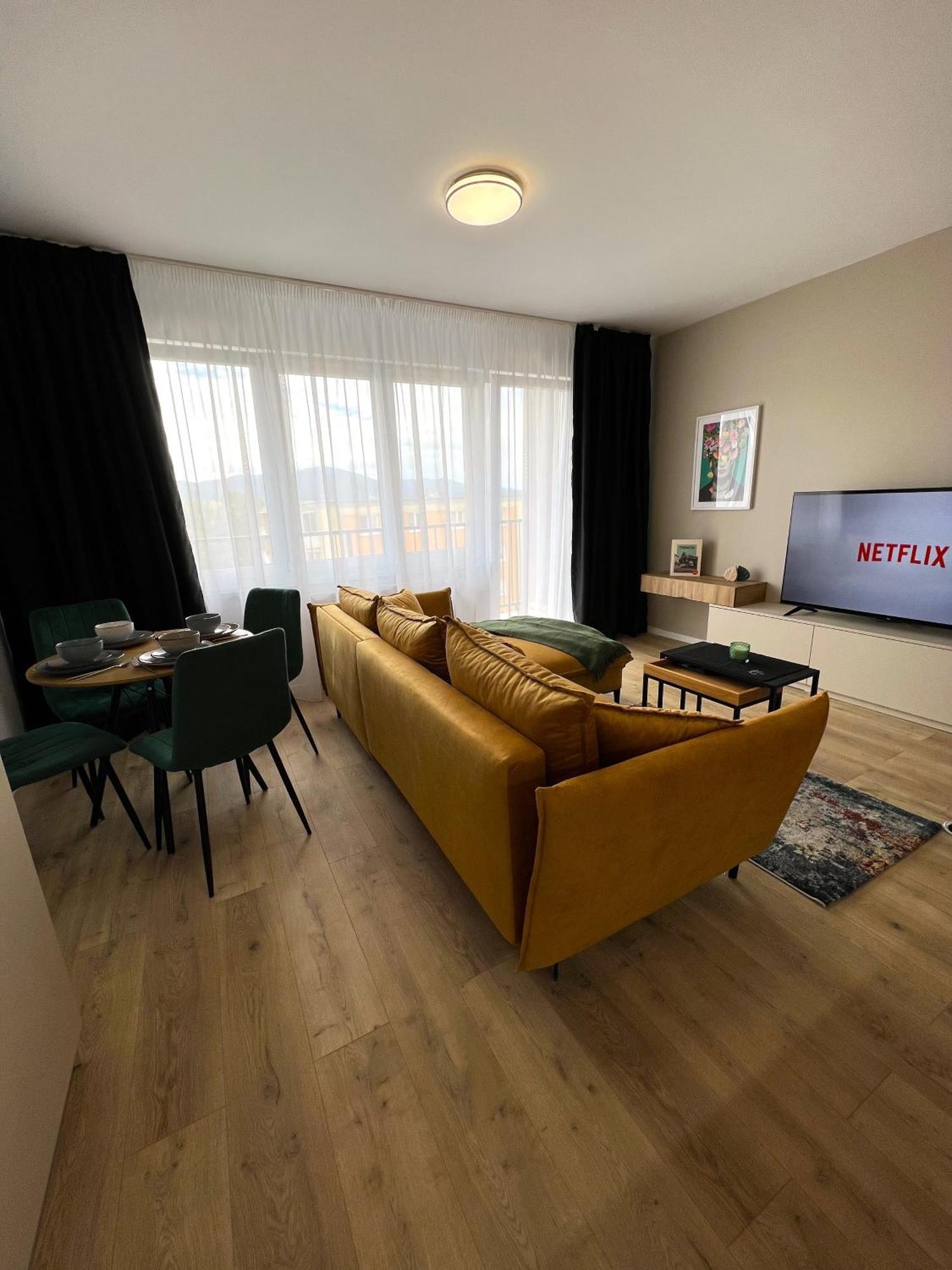 Cozy Stay Apartment Trenčín 外观 照片